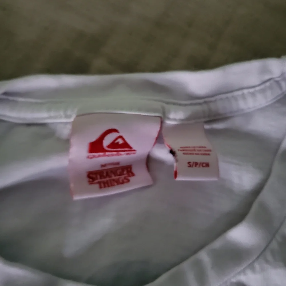 Quicksilver Netflix Stranger Things Men Small White Used Short Sleeve 022025 - Picture 3 of 7